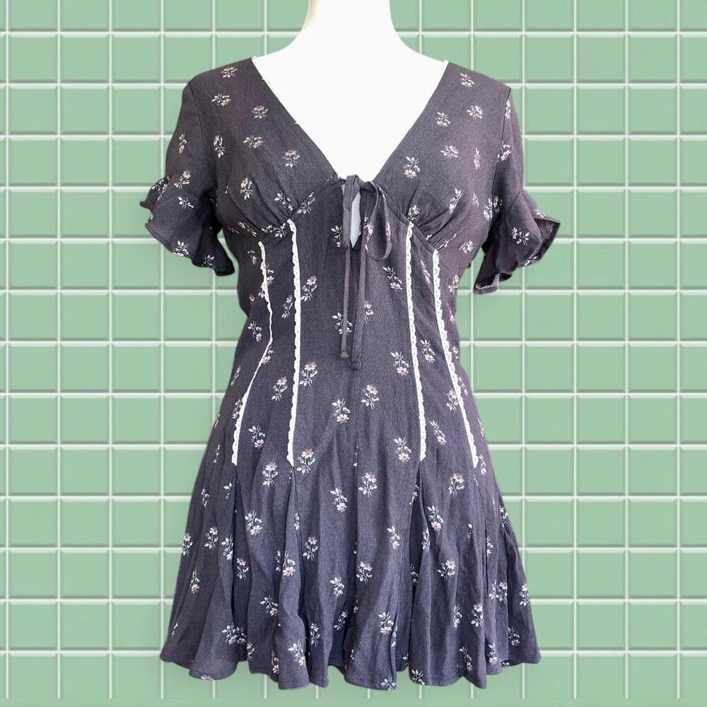 Delicate floral navy open
